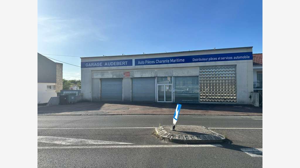 AV batîment commercial 380m² à Saintes Rive Droite