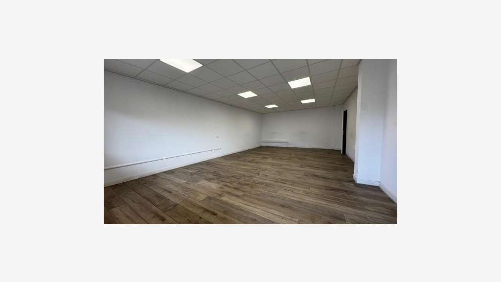 Vente local commercial 45m² à Saleilles