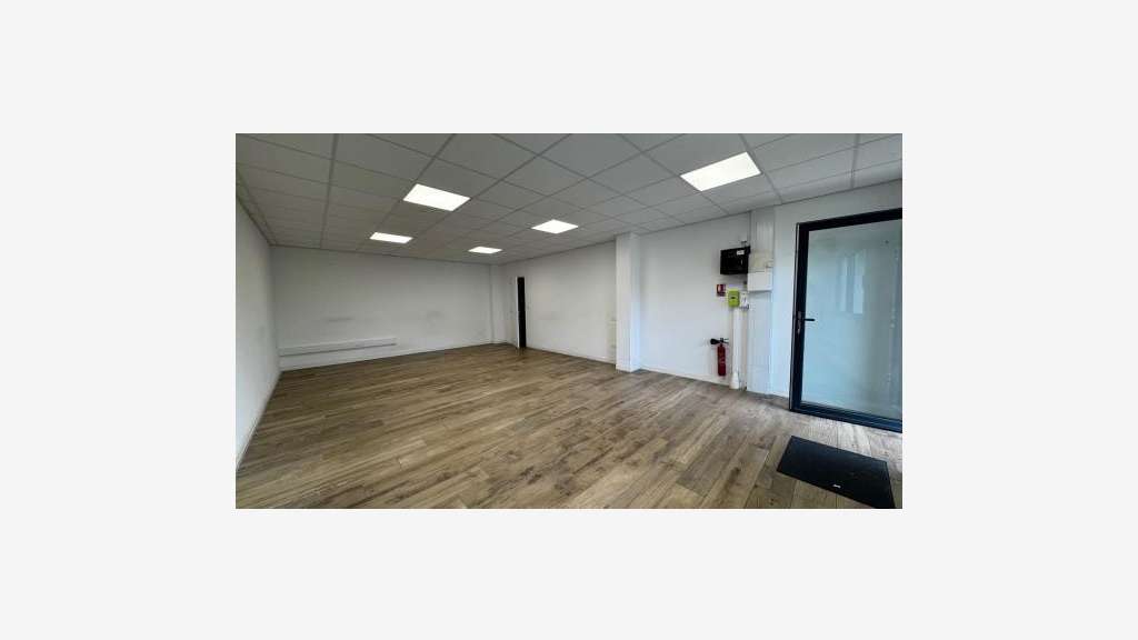 Vente local commercial 45m² à Saleilles