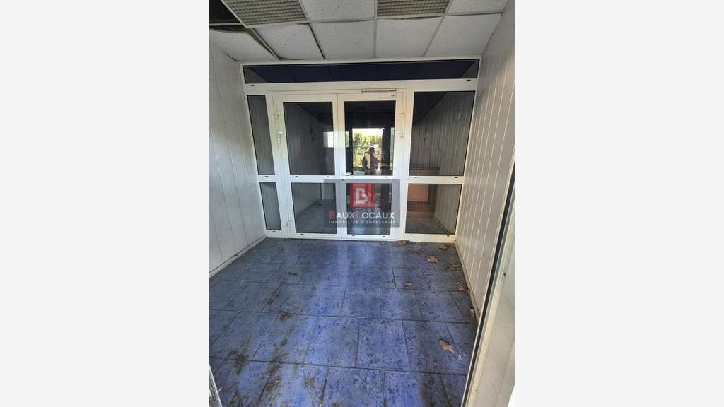 AV murs commerciaux 582m² centre Salon-de-Provence