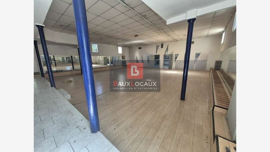 AV murs commerciaux 582m² centre Salon-de-Provence