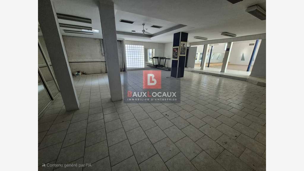 AV murs commerciaux 582m² centre Salon-de-Provence