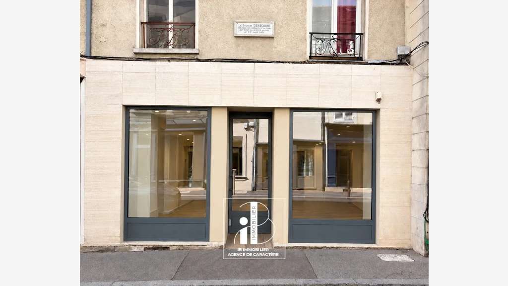 FONTAINEBLEAU CENTRE VILLE BOUTIQUE DE 58 M²
