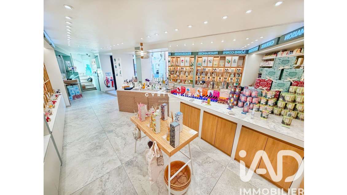 Vente commerce d’exception port de Sanary-sur-Mer