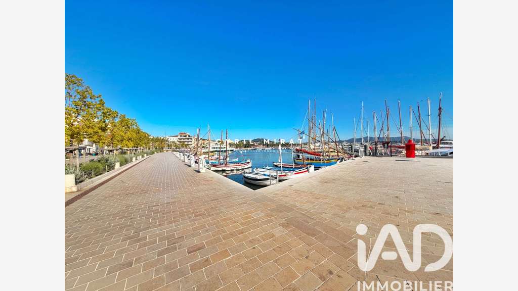 Vente commerce d’exception port de Sanary-sur-Mer