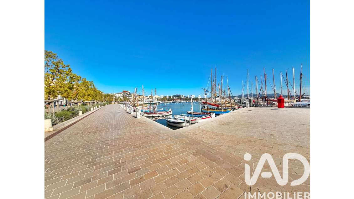 Vente commerce d’exception port de Sanary-sur-Mer