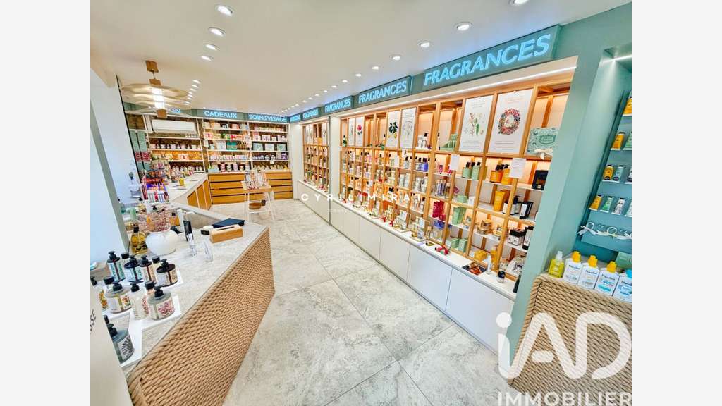 Vente commerce d’exception port de Sanary-sur-Mer