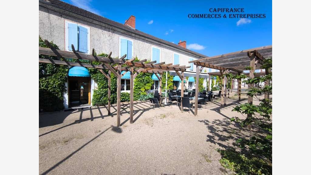 A vendre ancien relais de poste rénové à Sancoins