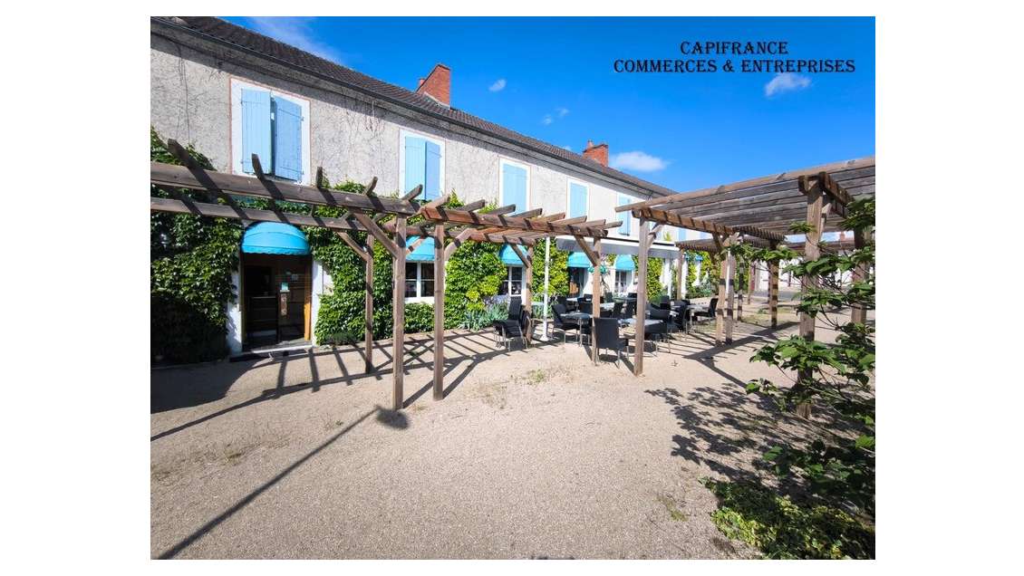 A vendre ancien relais de poste rénové à Sancoins