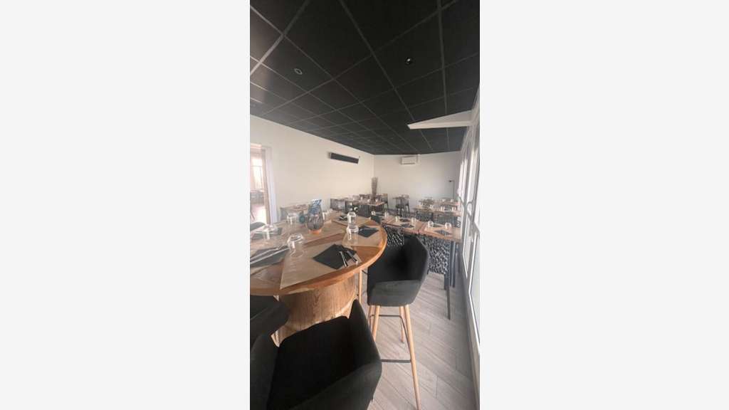 Vente murs commerciaux 270m² à Sandouville