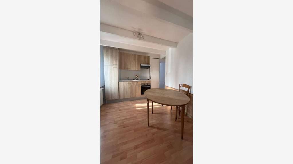 Vente murs commerciaux 270m² à Sandouville