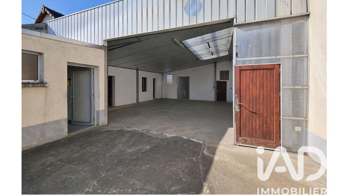 Vente bâtiments mixtes 400m² à Santranges
