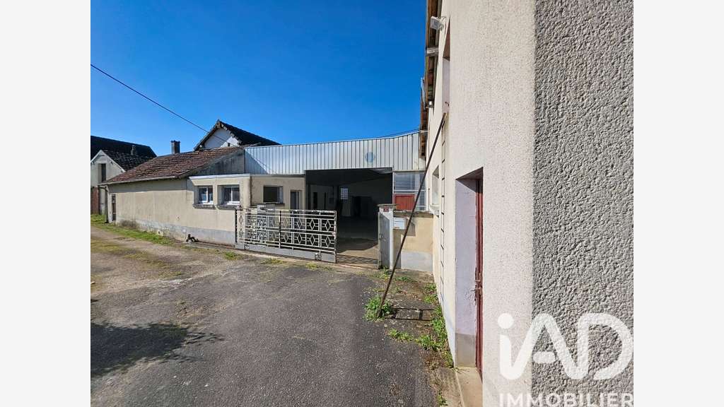 Vente bâtiments mixtes 400m² à Santranges