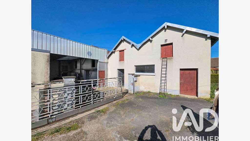 Vente bâtiments mixtes 400m² à Santranges