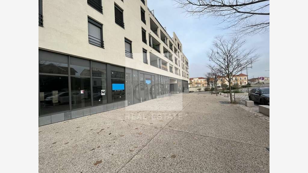AV locaux commerciaux brut de béton Sathonay-Camp