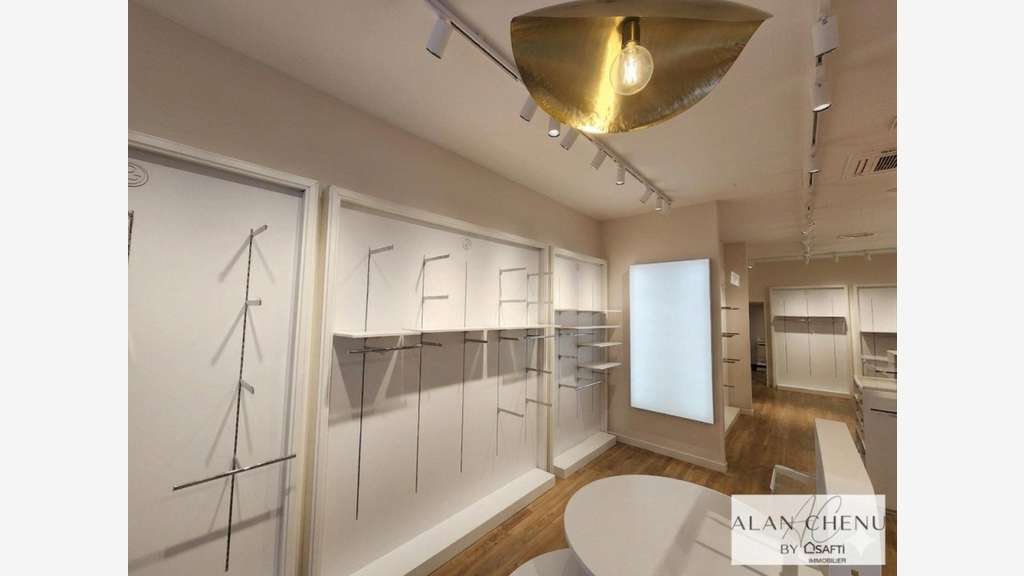 A vendre local commercial 86m² à Saumur 49400