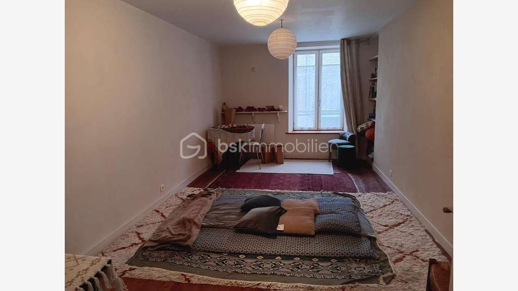 Vente local rénové 117m² à Sauzé-Vaussais centre