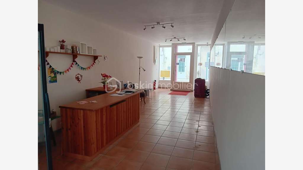 Vente local rénové 117m² à Sauzé-Vaussais centre