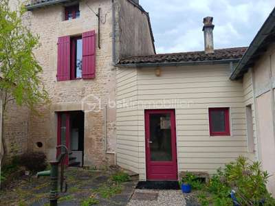 Vente local rénové 117m² à Sauzé-Vaussais centre