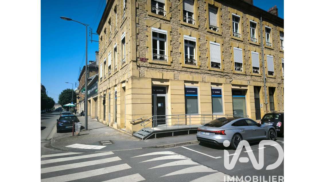 Local commercial à Sedan