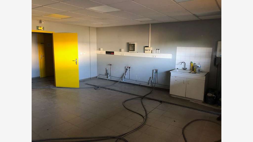 Cession bâtiment commercial 905m² à Sennecey 