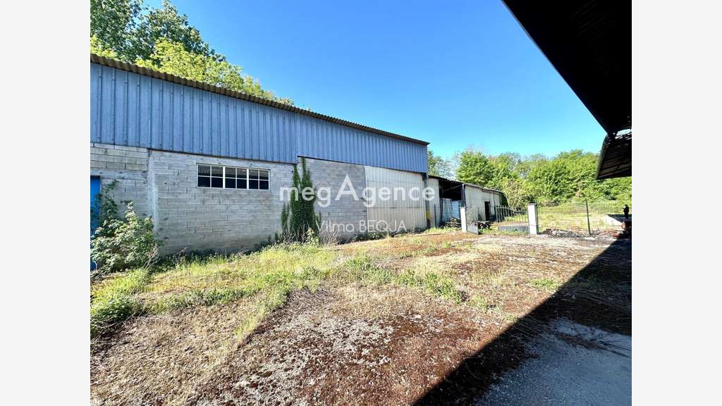 Vente local commercial 2500m² sur 7500m² à Sens