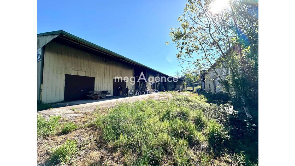 Vente local commercial 2500m² sur 7500m² à Sens