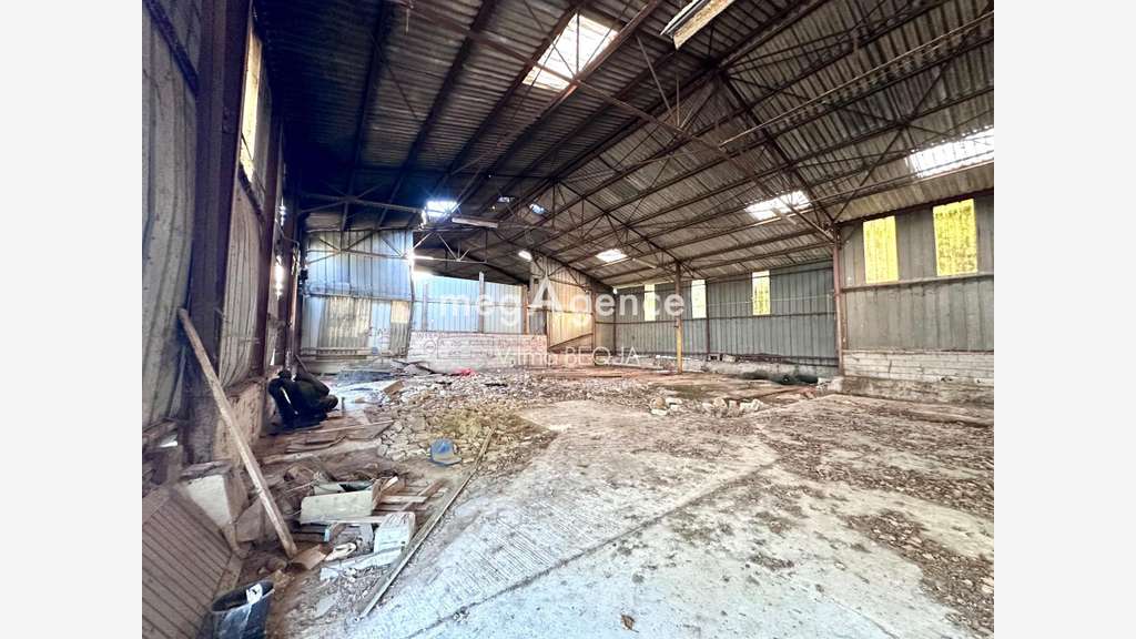 Vente local commercial 2500m² sur 7500m² à Sens