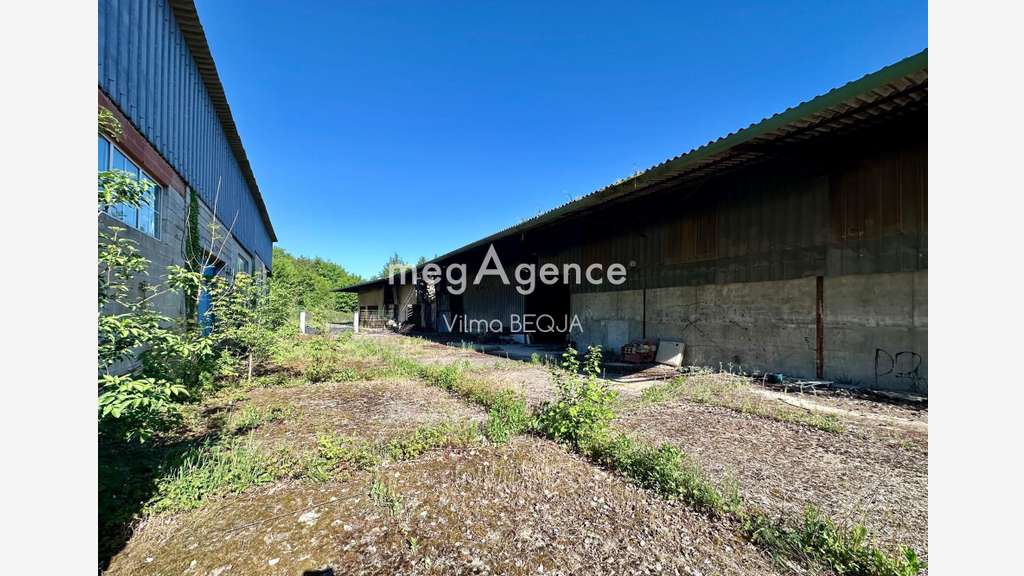 Vente local commercial 2500m² sur 7500m² à Sens