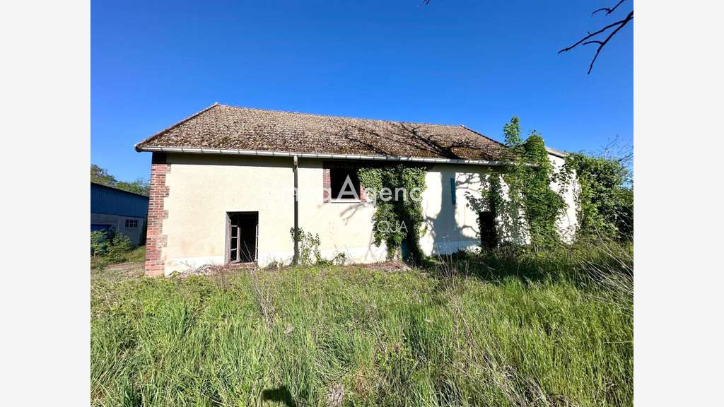 Vente local commercial 2500m² sur 7500m² à Sens