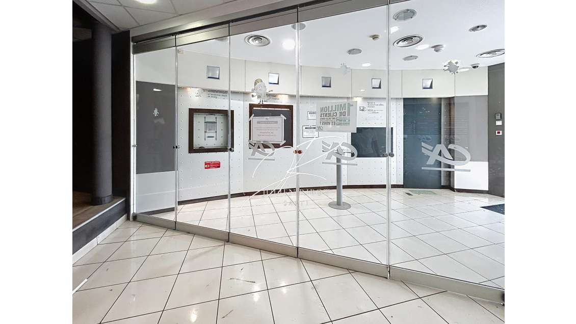 Local commercial 303 m²