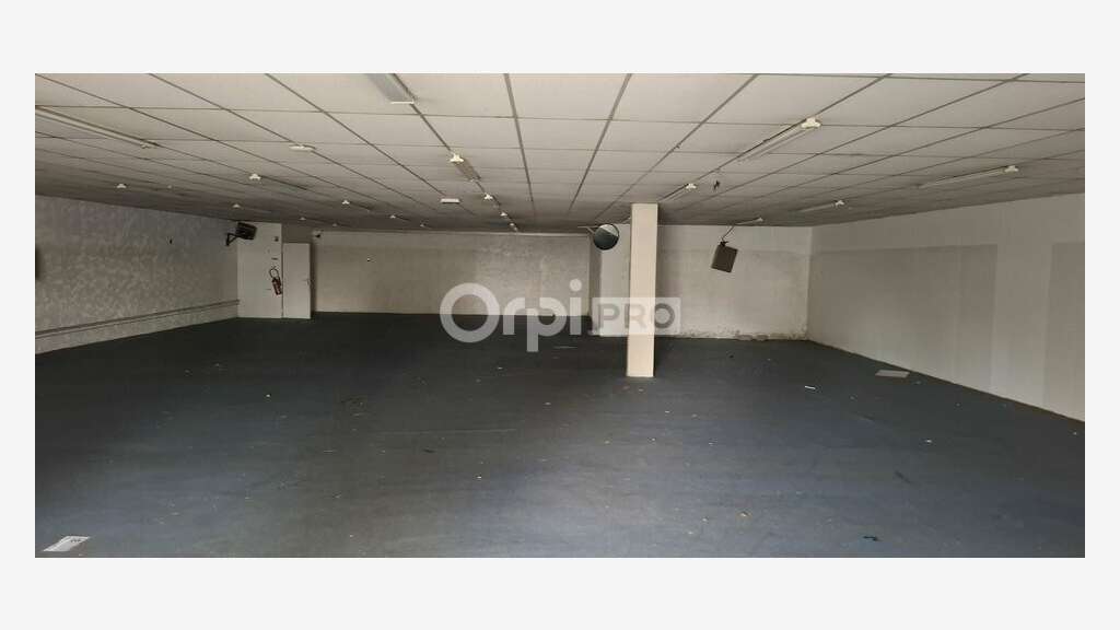 Vente local commercial 300m² à Serres-Castet