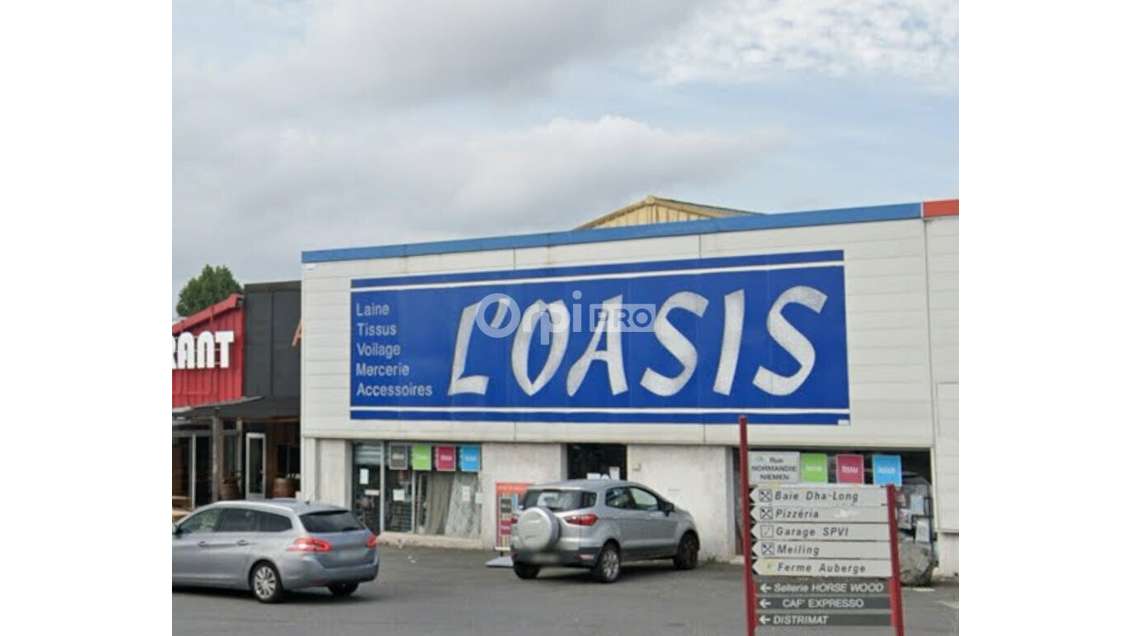 Vente local commercial 300m² à Serres-Castet