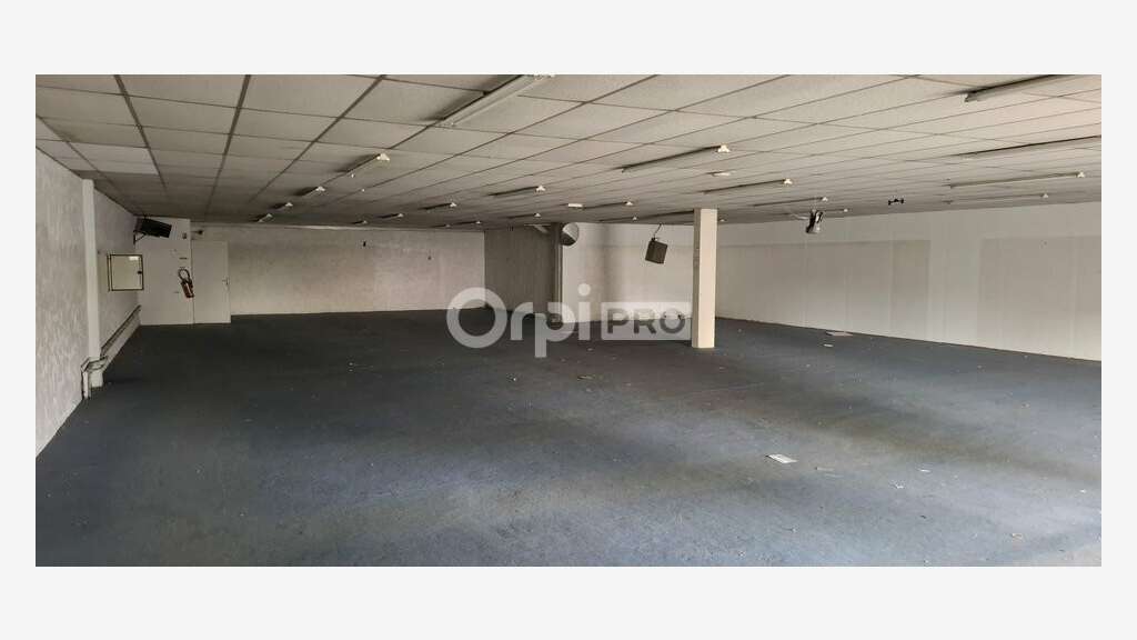 Vente local commercial 300m² à Serres-Castet