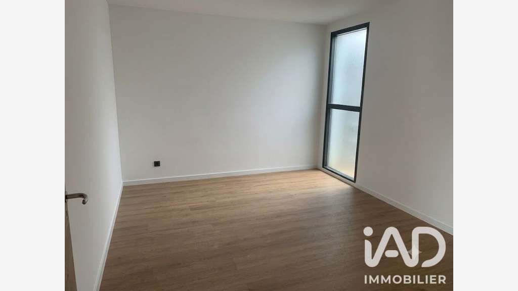Vente local commercial bureaux de 415m² à Sillingy
