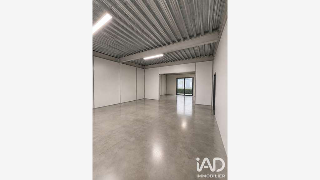 Vente local commercial bureaux de 415m² à Sillingy