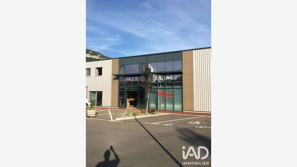 Vente local commercial bureaux de 415m² à Sillingy