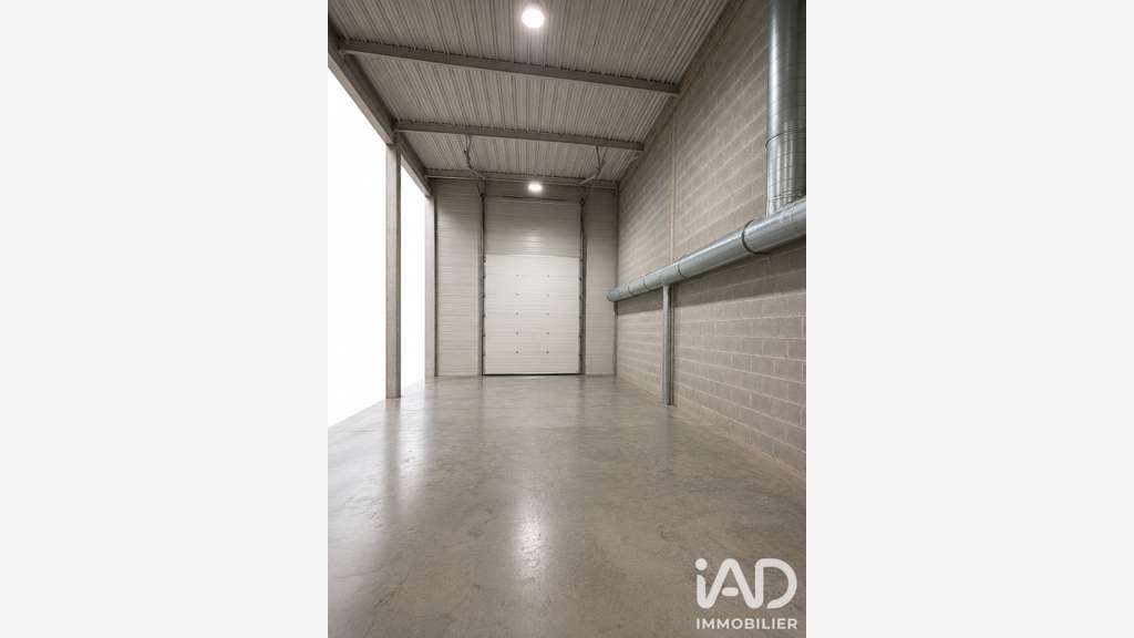 Vente local commercial bureaux de 415m² à Sillingy