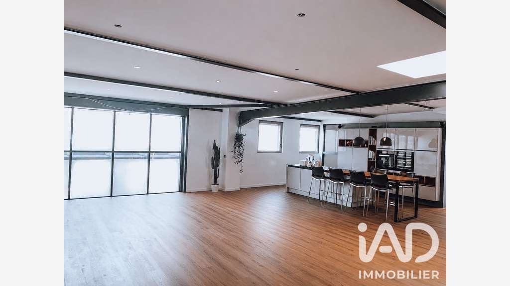 Vente local commercial bureaux de 415m² à Sillingy