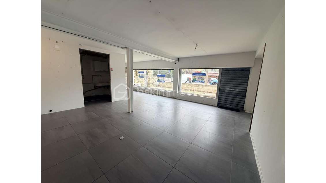 DAB de 65m² empl stratégique Six Fours les Plages