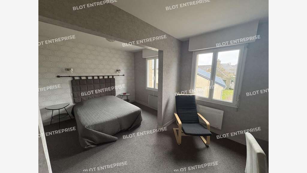 À VENDRE - LOCAUX COMMERCIAUX - 1 950 m² - SIZUN