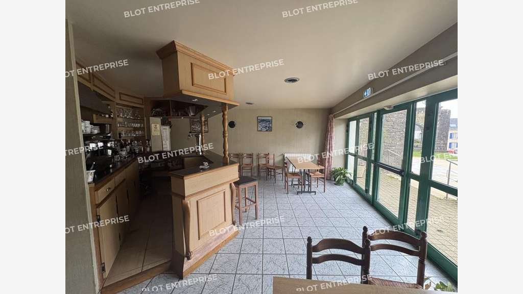 À VENDRE - LOCAUX COMMERCIAUX - 1 950 m² - SIZUN
