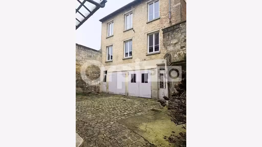 Local commercial 170m² à vendre à Soissons centre