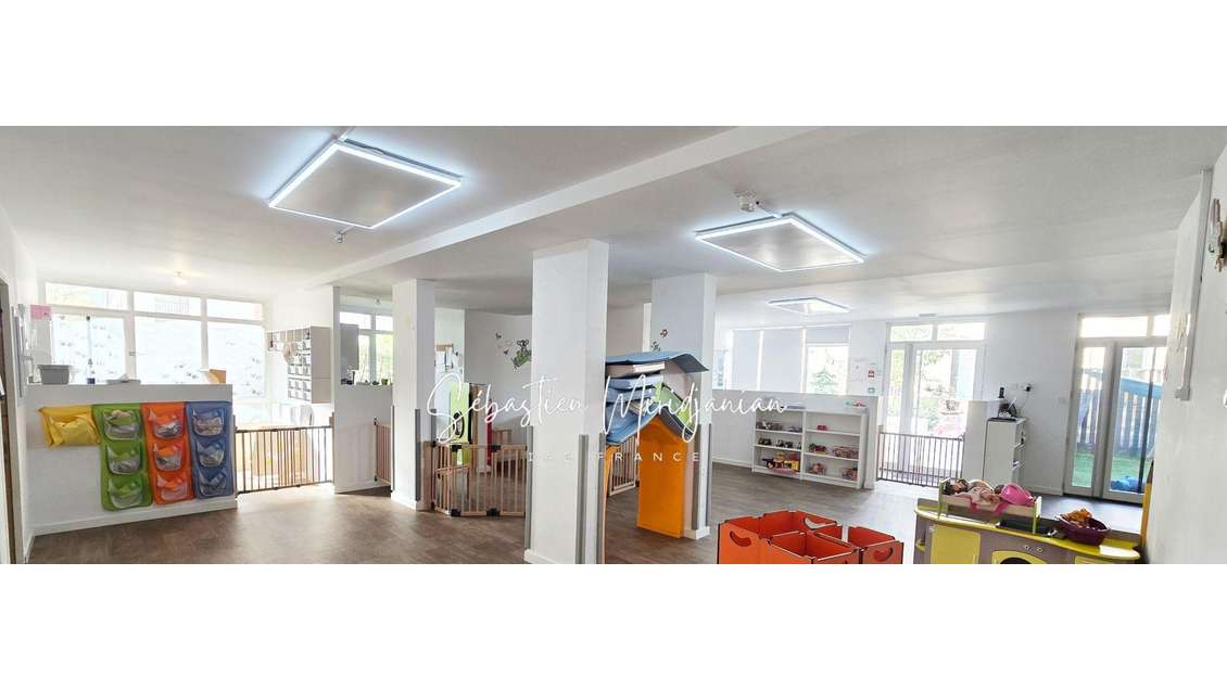 Vente murs commerciaux crèche à Solliès-Pont