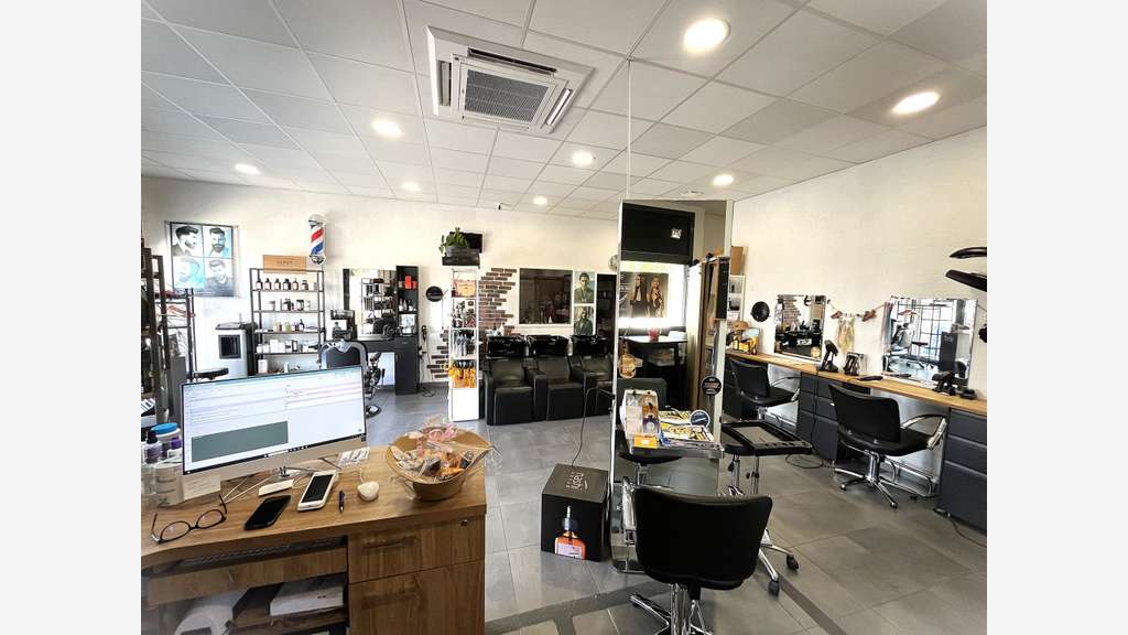 LOCAL COMMERCIAL IDEALEMENT SITUE