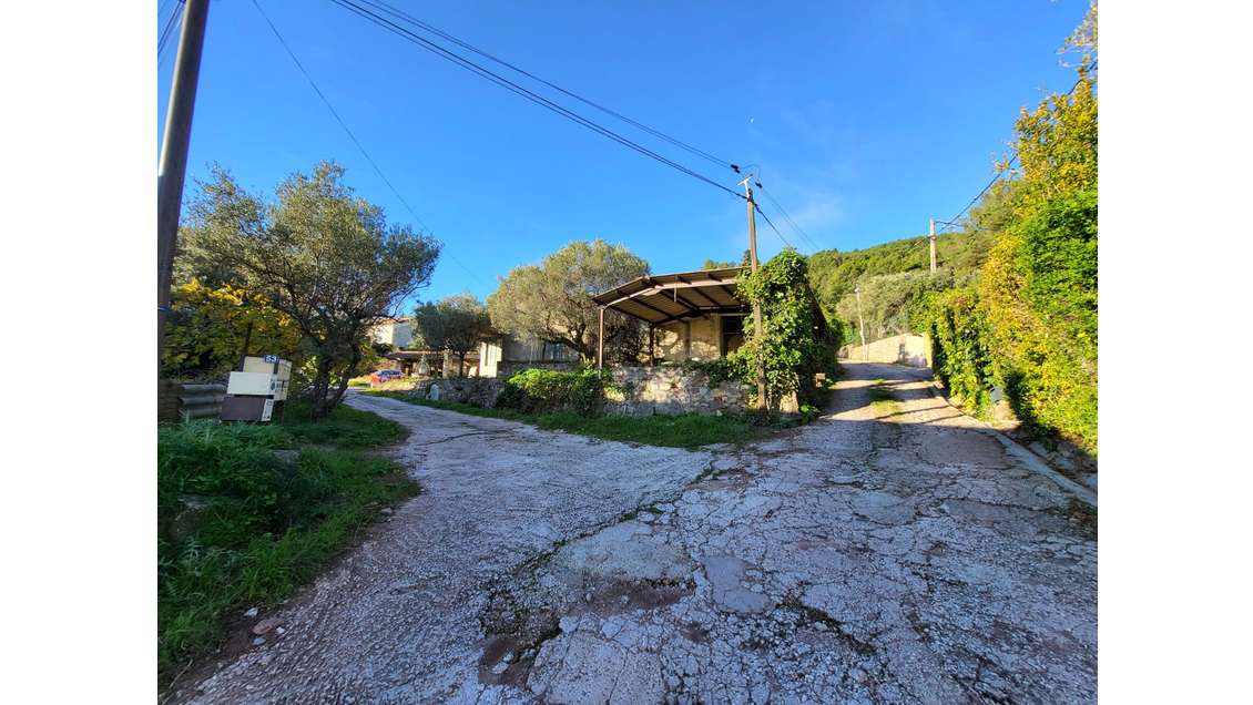 Terrain 4700m² avec bâti de 120m² Sollies-Ville