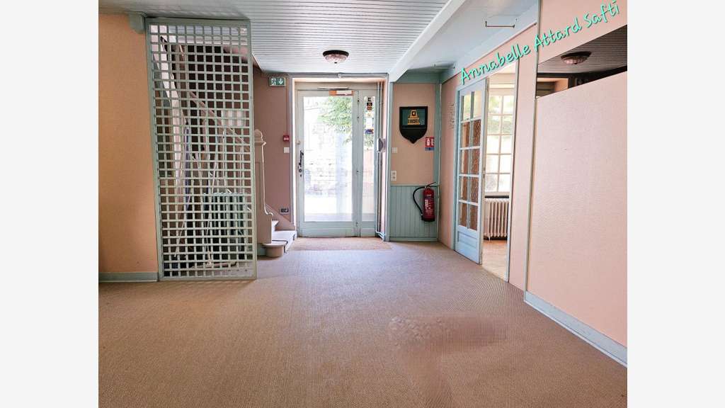 AV ancien hôtel 369m² avec 7 chambres à Sorges