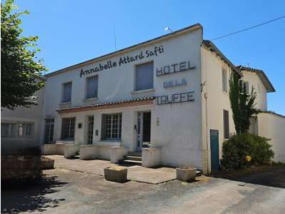 AV ancien hôtel 369m² avec 7 chambres à Sorges