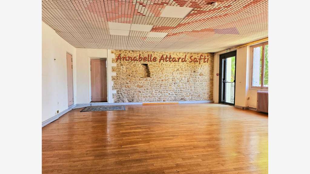 AV ancien hôtel 369m² avec 7 chambres à Sorges