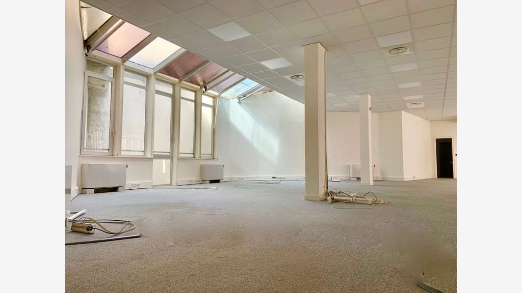 Locaux 174m² R+2 Strasbourg, Place du Corbeau  